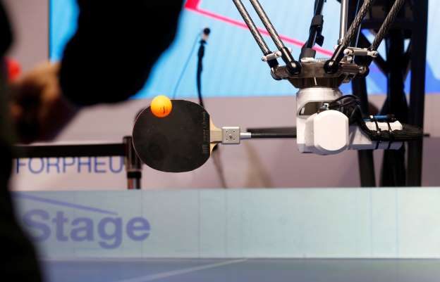 FORPHEUS 5.0 - Robot de Omron que eneseña a jugar al ping pong